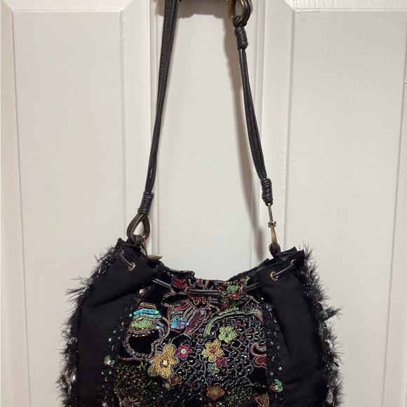 Black beaded shoulder bag with feathered Edges - Picture 2 of 9